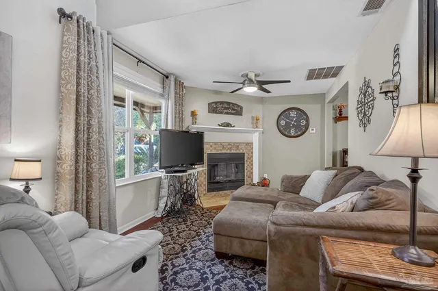 $300,000 | 7985 Mobile Highway, Pensacola, FL 32526