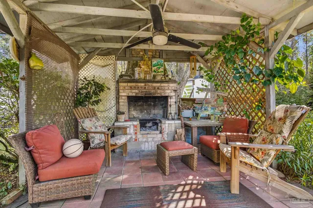 $300,000 | 7985 Mobile Highway, Pensacola, FL 32526