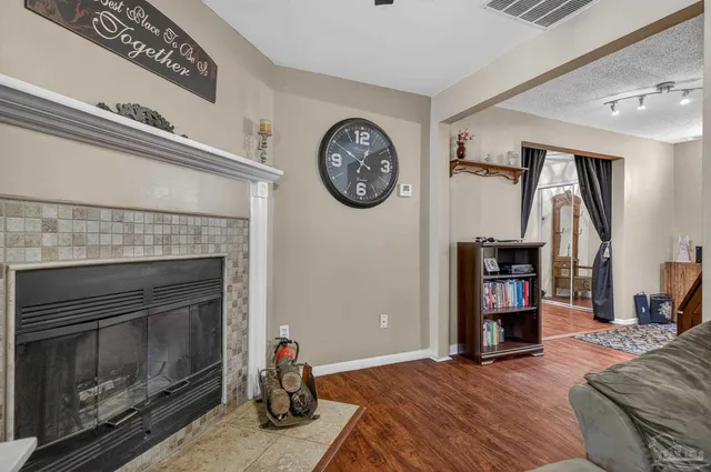 $300,000 | 7985 Mobile Highway, Pensacola, FL 32526