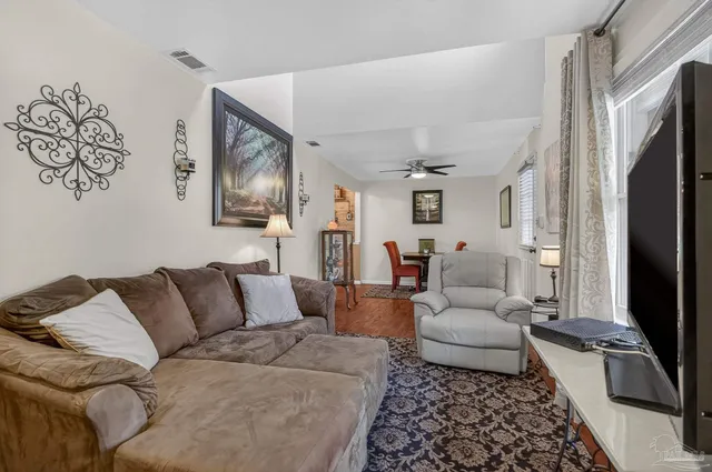 $300,000 | 7985 Mobile Highway, Pensacola, FL 32526