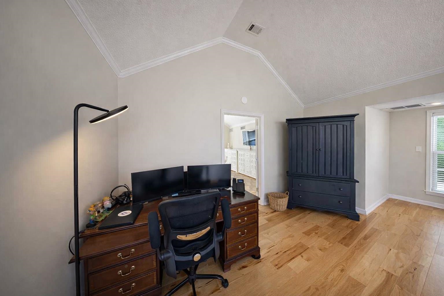 30 Point Grand Court Savannah, TN 38372 - Photo 19 of 40 a room with furniture and wooden floor