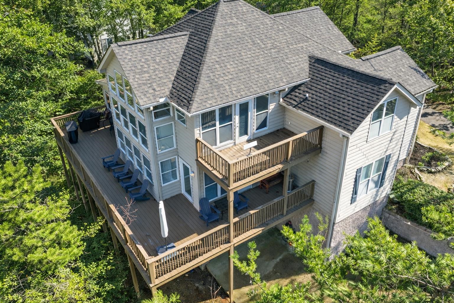 30 Point Grand Court Savannah, TN 38372 - Photo 23 of 40 an aerial view of a house with balcony and trees