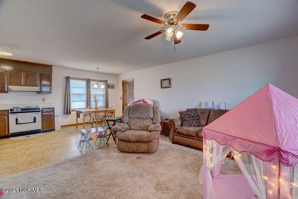 1128 Richard Switch Road Currie, NC 28435 - Photo 5 of 23 1128RichardSwitch-FamilyRoom2