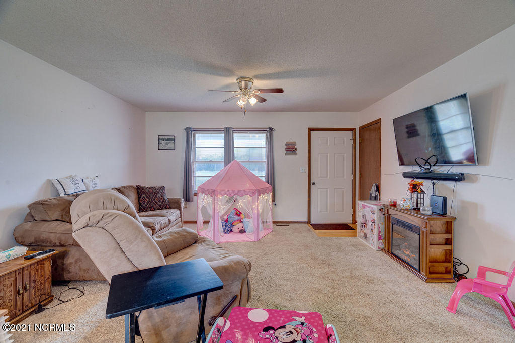 1128 Richard Switch Road Currie, NC 28435 - Photo 6 of 23 1128RichardSwitch-FamilyRoom4