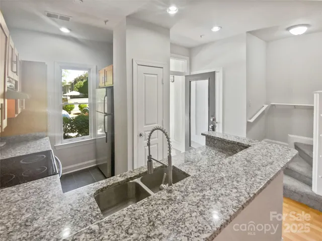 $405,000 | 1043 Park W Drive, Charlotte, NC 28209