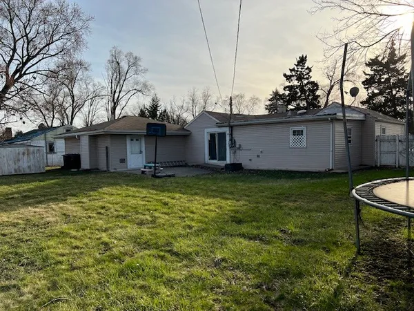 a view of a house with a backyard