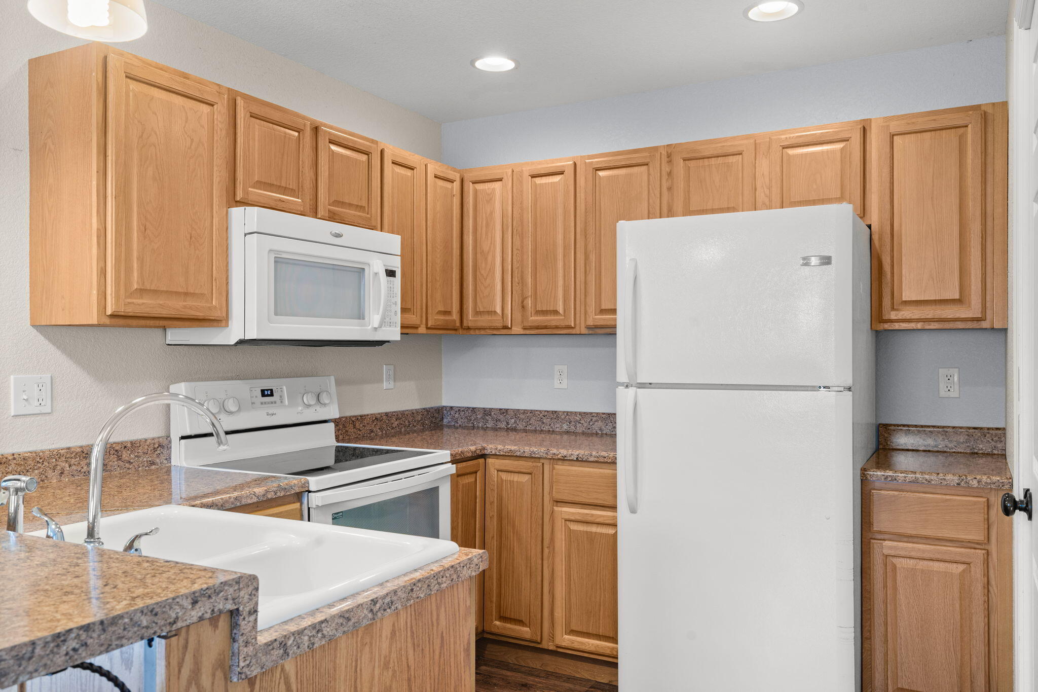 212 Candlestick Road Branson, MO 65616 - Photo 20 of 69 212-Candlestick-Rd-Modern-Kitchen