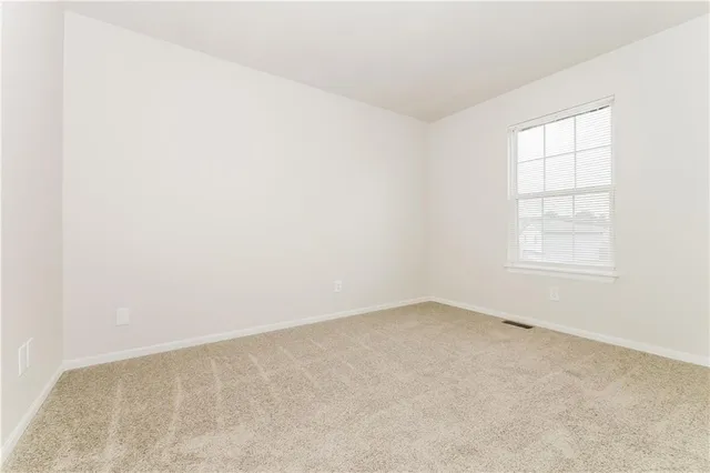 $2,020 | 20229 East 17th Street, Independence, MO 64056