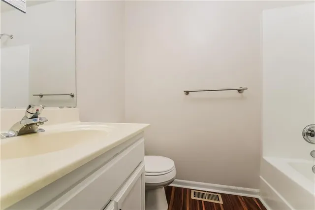 $2,020 | 20229 East 17th Street, Independence, MO 64056