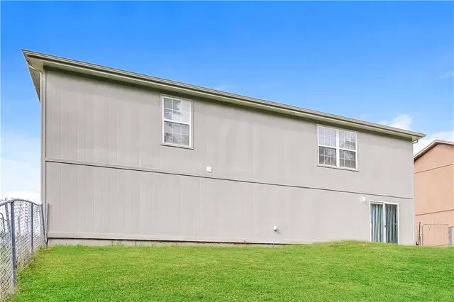 $2,020 | 20229 East 17th Street, Independence, MO 64056