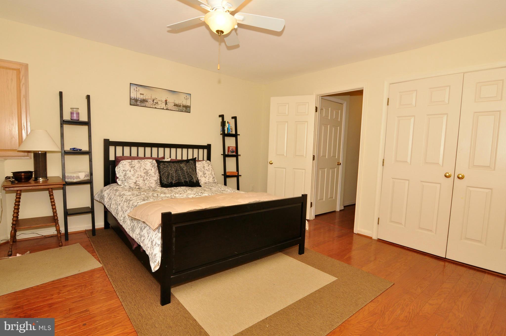 12095 Edgemere Circle Reston, VA 20190 - Photo 4 of 28 a bedroom with a bed and a chandelier