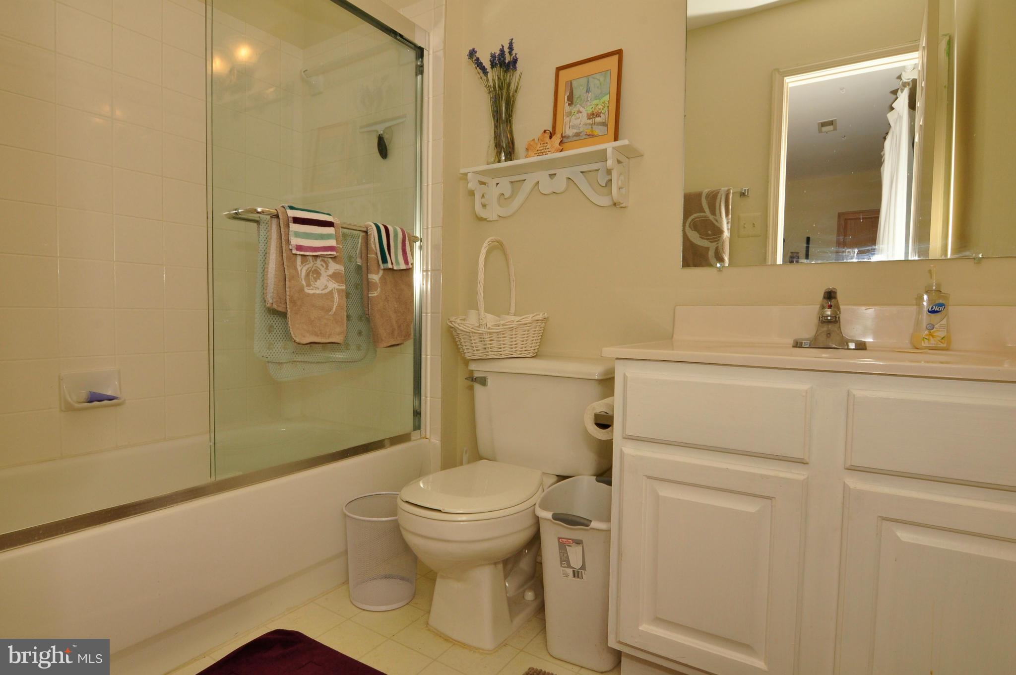 12095 Edgemere Circle Reston, VA 20190 - Photo 5 of 28 a bathroom with a toilet sink vanity and shower