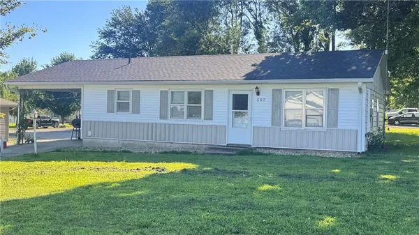 $130,000 | 507 North Elmira Street, Highland, KS 66035