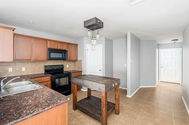 a view of a house with backyard and swimming pool