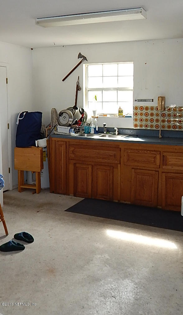 387 Higdon Road Jacksonville, FL 32234 - Photo 22 of 33 Detached Garage Kitchenette