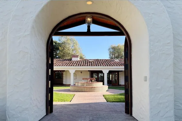 $4,750,000 | 5443 Calzada Del Bosque, Rancho Santa Fe, CA 92067
