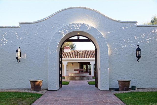 $5,095,000 | 5443 Calzada Del Bosque, Rancho Santa Fe, CA 92067