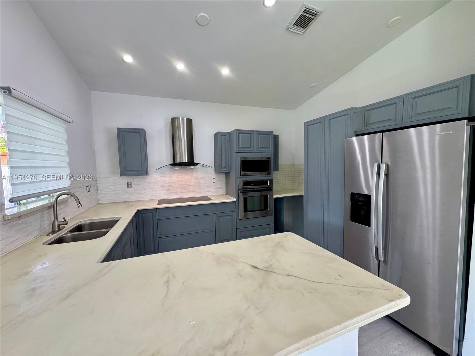 3834 Southwest 149th Place Miami, FL 33185 - Photo 20 of 34