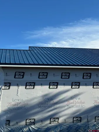 a view of a house with backyard
