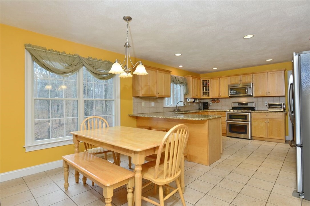 21 Spring House Lane Cumberland, RI 02864 - Photo 4 of 31
