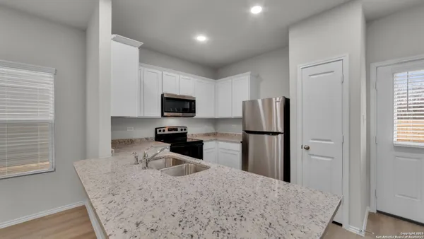 $1,645 | 9034 Glen Shadow Drive, Unit 33, San Antonio, TX 78239