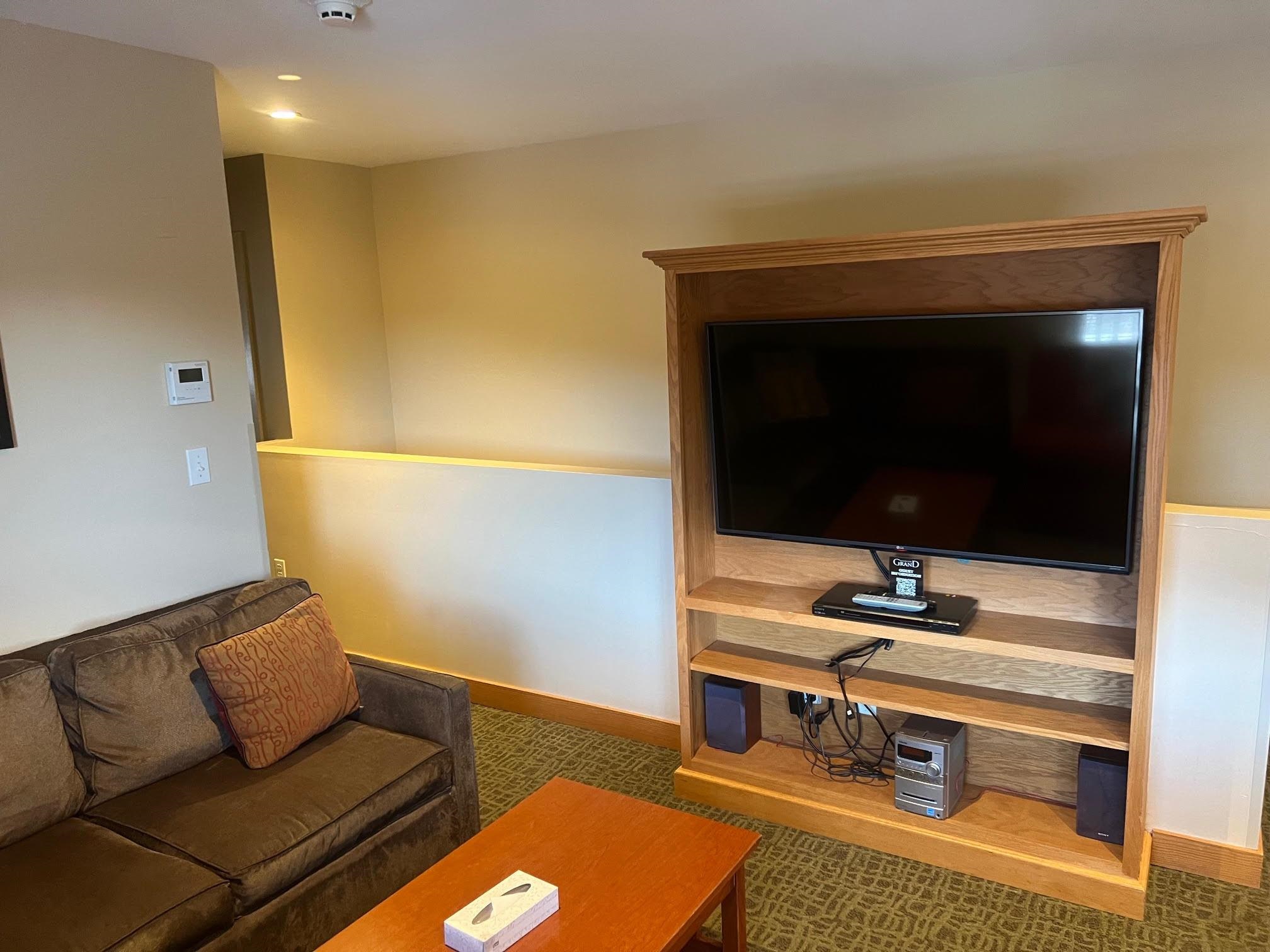 228 East Mountain Road, Unit 166I Killington, VT 05751 - Photo 3 of 14 Gallery Image 3