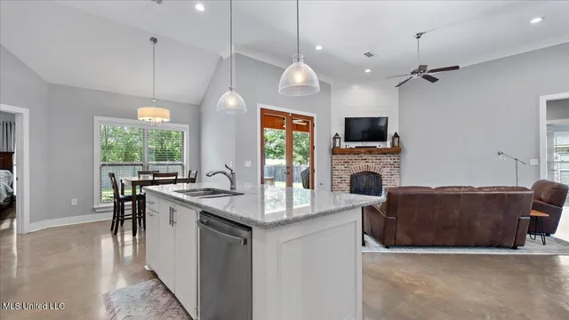 $333,999 | 217 Clubview Circle, Pearl, MS 39208