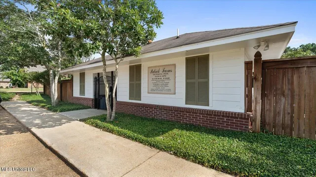 $333,999 | 217 Clubview Circle, Pearl, MS 39208