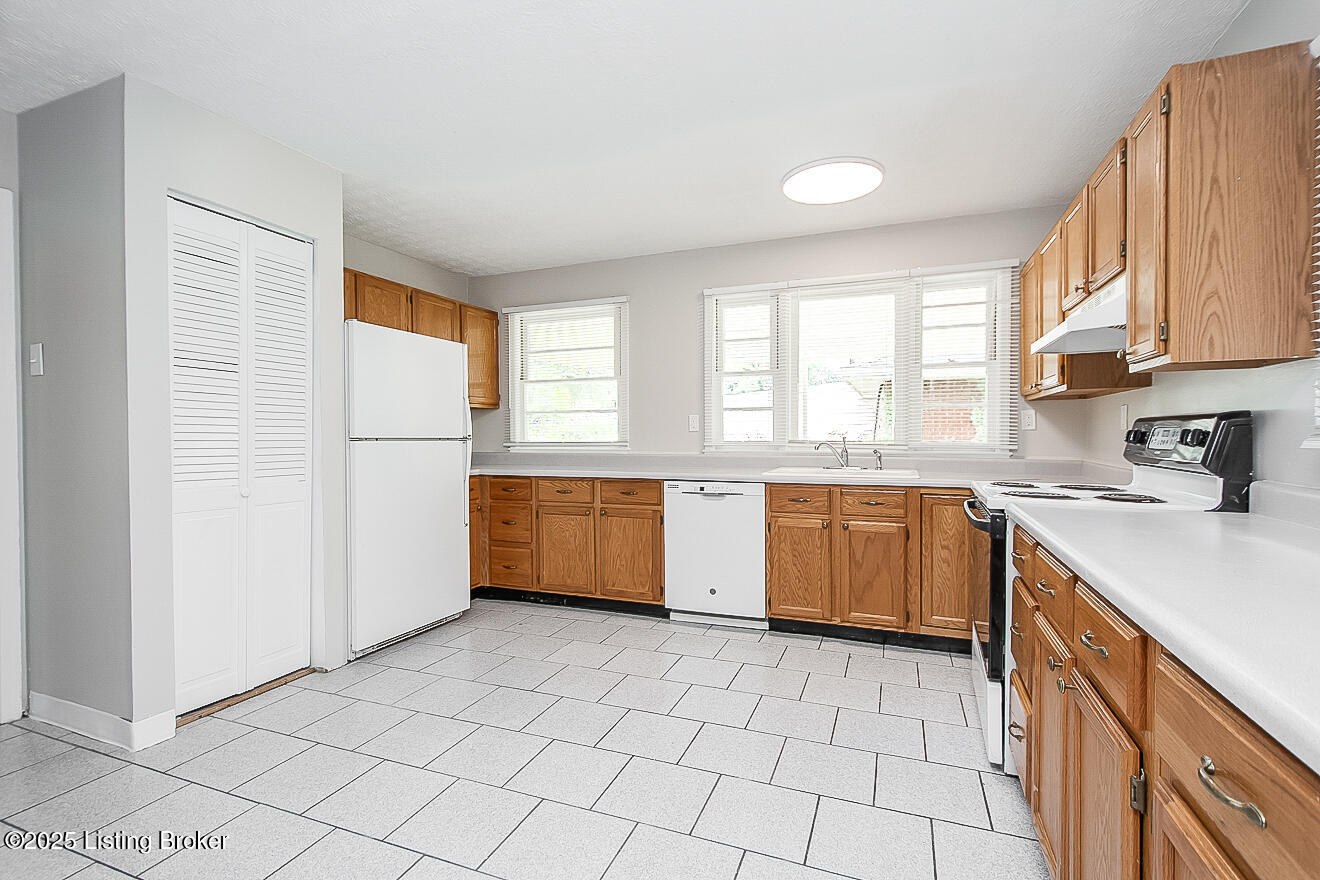3111 Radiance Road Louisville, KY 40220 - Photo 11 of 37 Kitchen