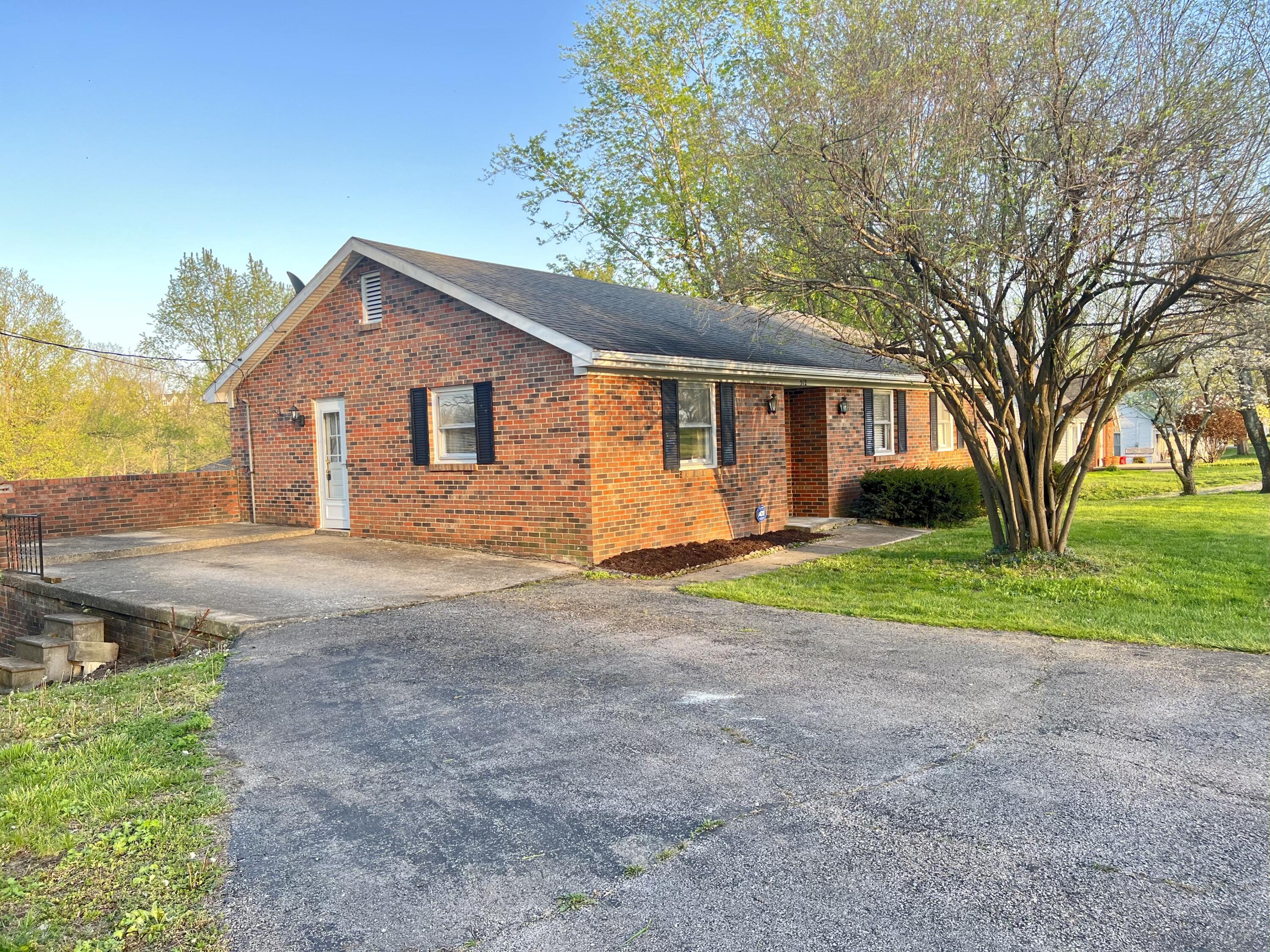 512 South Buell Street Perryville, KY 40468 - Photo 6 of 32 IMG_3431 10