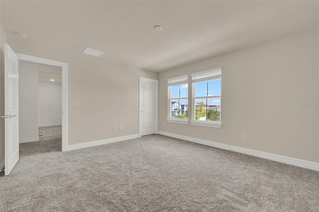 11362 Rising Sun Street Orlando, FL 32829 - Photo 31 of 35 an empty room with windows