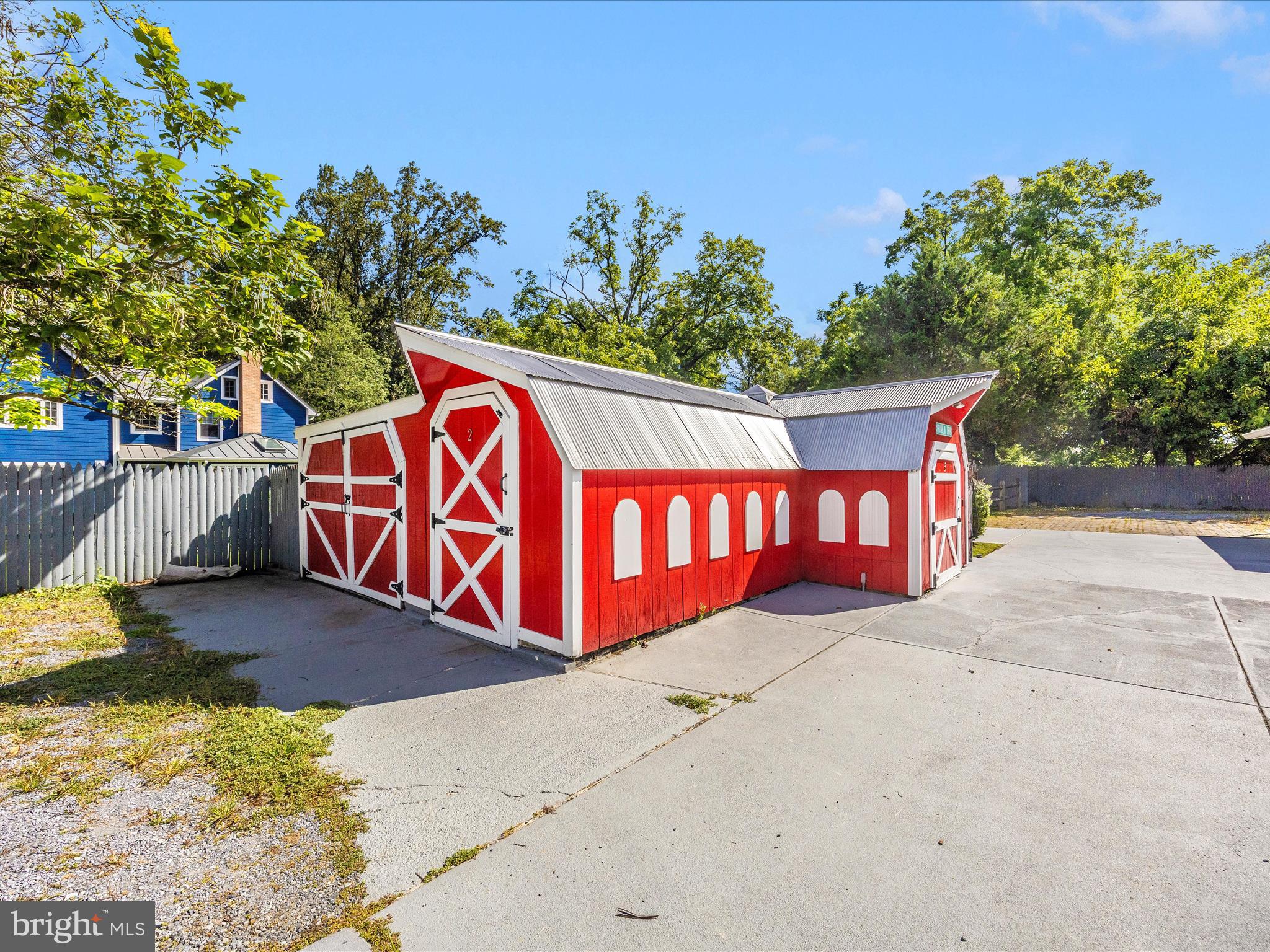 17515 Dr Bird Road Sandy Spring, MD 20860 - Photo 60 of 76 a sign that is on the side of the road