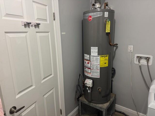 413 Citadel Drive Altamonte Springs, FL 32714 - Photo 12 of 47 a bathroom with a sink and a mirror