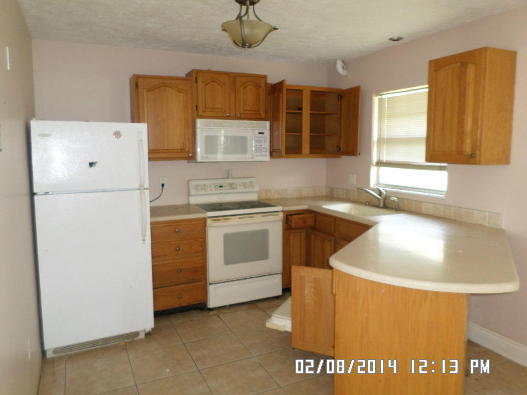 5310 Seagrape Drive Fort Pierce, FL 34982 - Photo 3 of 15 Kitchen