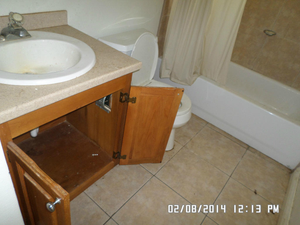 5310 Seagrape Drive Fort Pierce, FL 34982 - Photo 4 of 15 Full bath