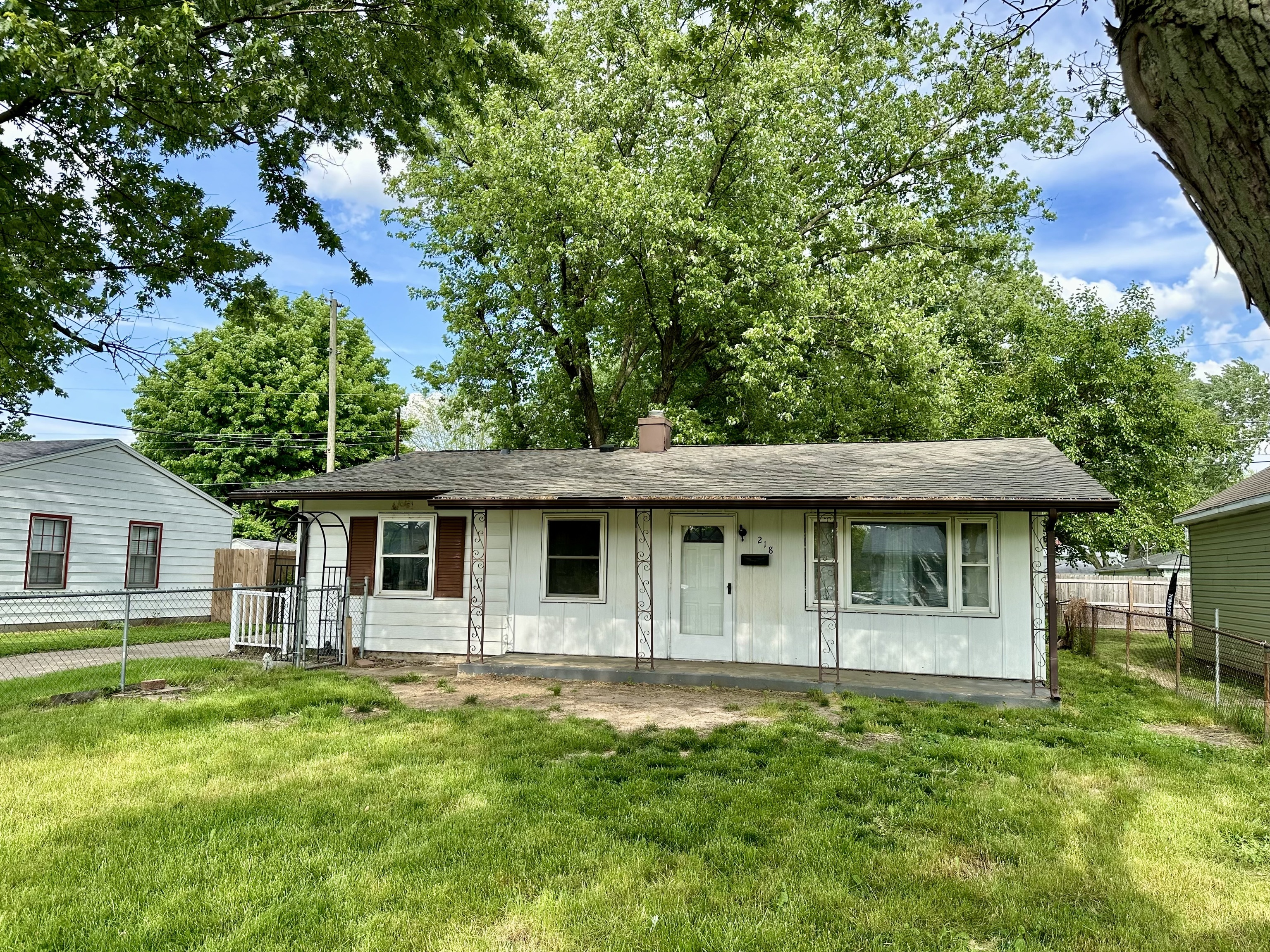 218 Eastman Road Chesterfield, IN 46017 - Photo 2 of 19