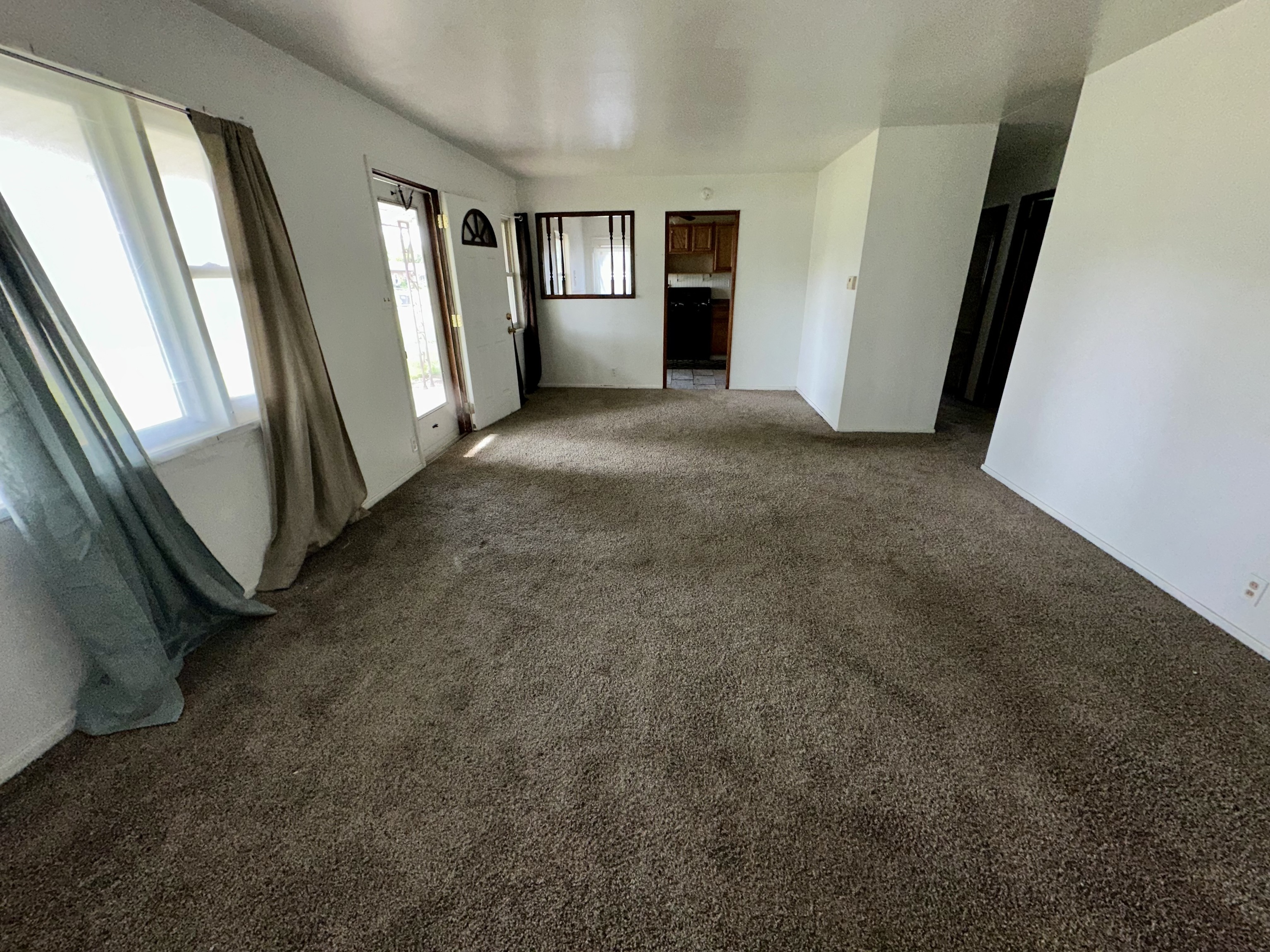 218 Eastman Road Chesterfield, IN 46017 - Photo 4 of 19