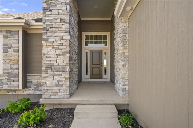 $689,950 | 19477 West 114th Terrace, Olathe, KS 66061