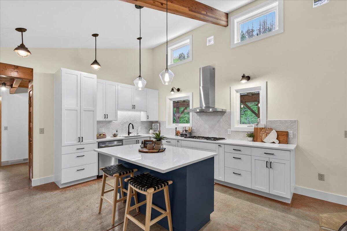1848 Anderson Creek Road Talent, OR 97540 - Photo 4 of 64 16-9R9A1576