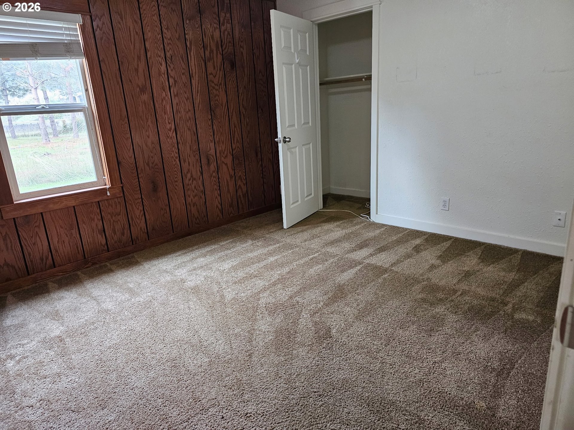 33802 Market Road Creswell, OR 97426 - Photo 10 of 30 an empty room with windows