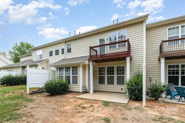 a view of a house with a yard and plants