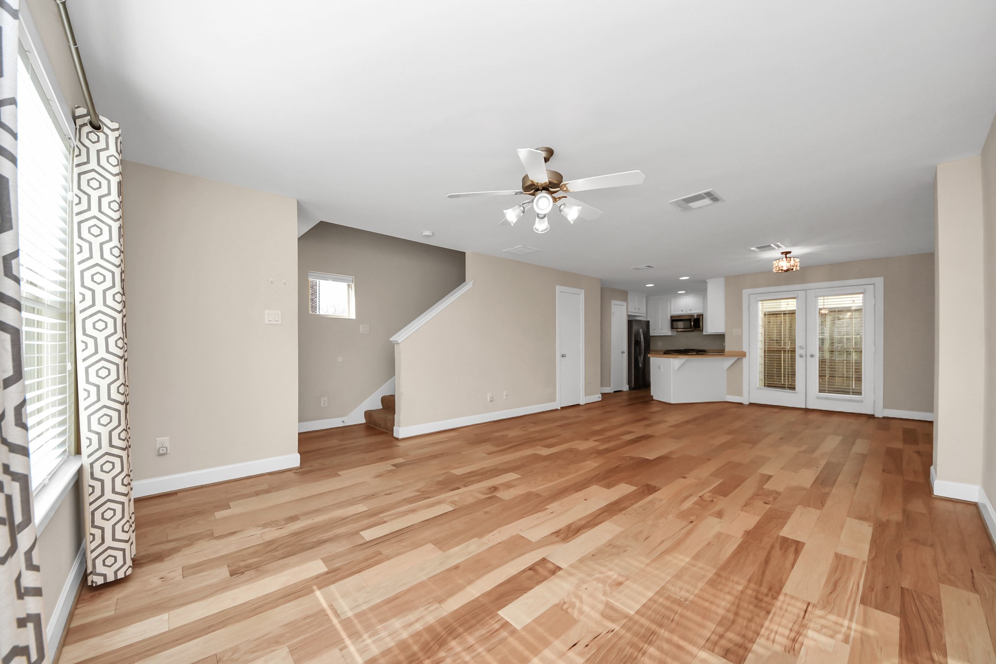 5951 S Loop East, Unit 52 Houston, TX 77033 - Photo 3 of 12