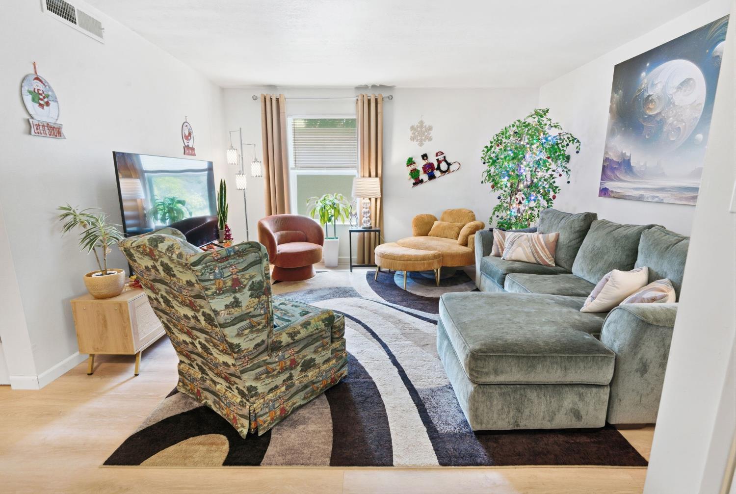 240 2nd Street Davis, CA 95616 - Photo 18 of 56 a living room with furniture and a potted plant