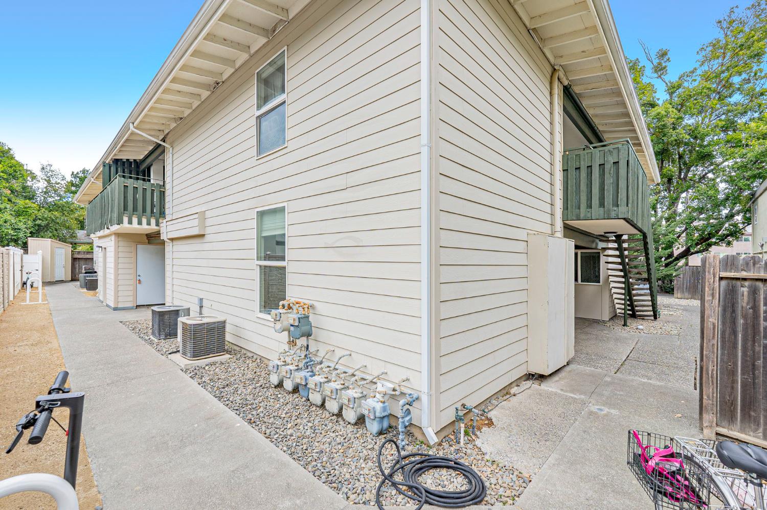 240 2nd Street Davis, CA 95616 - Photo 4 of 56 a view of a terrace with chairs and potted plants
