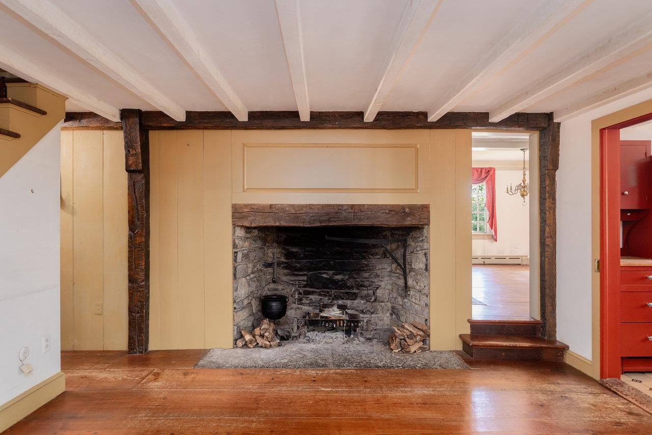 145 Fort Defiance Road Fort Defiance, VA 24437 - Photo 31 of 70 a living room with a fireplace