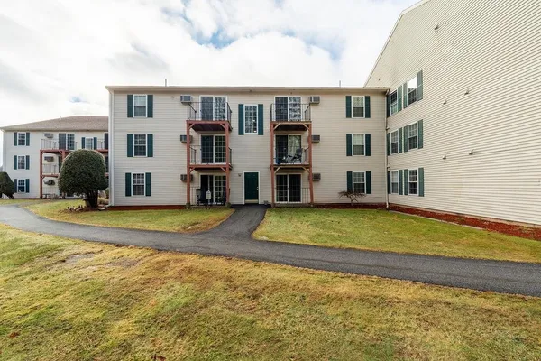 $332,500 | 1703 White Cedar Boulevard, Portsmouth, NH 03801