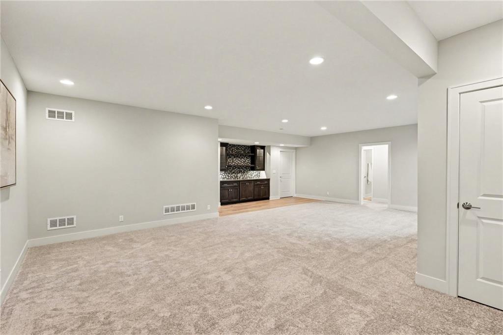 8193 Valley Road Lenexa, KS 66220 - Photo 21 of 36