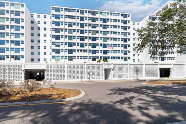 $599,999 | 33 South Gulfstream Avenue, Unit 905, Sarasota, FL 34236