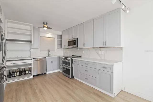 $599,999 | 33 South Gulfstream Avenue, Unit 905, Sarasota, FL 34236