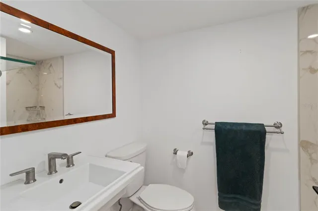 $599,999 | 33 South Gulfstream Avenue, Unit 905, Sarasota, FL 34236